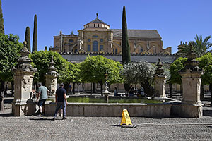 Córdoba: Fuente de Santa María, Mezquita-Catedral, 17.4.2023 Córdoba