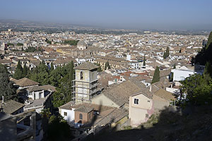 Granada: výhľad na mesto z Paseo de la Sabica, 20.4.2023 Granada