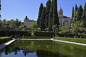 Granada: Alhambra, Palacios Nazaríes, Jardines del Partal, 20.4.2023 Granada