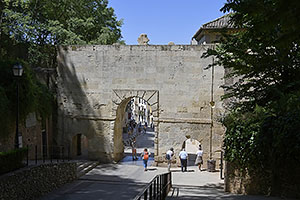 Granada: Puerta de las Granadas, Arco de las Granadas, 20.4.2023 Granada