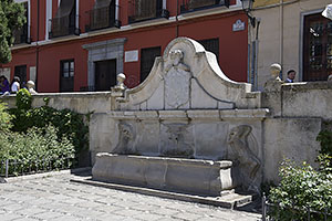 Granada: Plaza De Santa Ana, Pilar del Toro, 20.4.2023 Granada