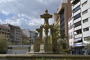 Granada: Fuente de Las Batallas, Calle Acera del Casino, 20.4.2023 Granada