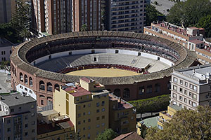 Málaga: výhľad z Monte Gibralfaro, Plaza de toros de la Malagueta, 15.4.2023 Málaga