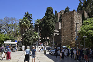 Málaga: Plaza de la AduanaTorre Albarrana, Alcazaba de Málaga, 15.4.2023 Málaga
