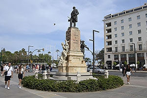 Málaga: Monumento al Marqués de Larios, Plaza de la Marina, 21.4.2023 Málaga