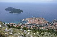 Dubrovnik: pohľad z vrchu Srđ na centrum mesta a ostrov Lokrum, 5.6.2018 Dubrovnik