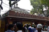 Dilli: Nizamuddin Dargah a Jamaat Khana, 23.2.2015 Dilli