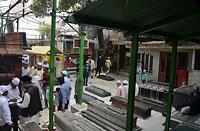 Dilli: Nizamuddin Dargah a Jamaat Khana, 23.2.2015 Dilli