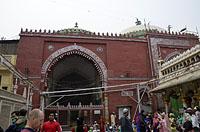 Dilli: Nizamuddin Dargah a Jamaat Khana, 23.2.2015 Dilli