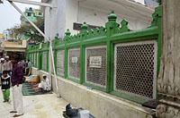Dilli: Nizamuddin Dargah a Jamaat Khana, 23.2.2015 Dilli