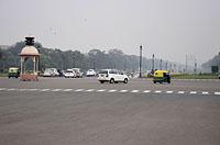 Dilli: Rajpath, pohľad smerom na India gate, 24.2.2015 Dilli