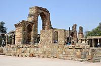 Dilli: Qutub Minar, Quwwat-ul-Islam Mosque, 12.3.2015 Dilli