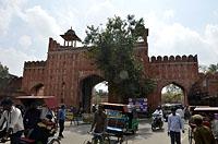 Jaipur: Ružové mesto, Sanganeri Gate, 2.3.2015 Jaipur