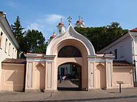 Vilnius: Domus Maria a ortodoxný kostol sv. Ducha, Aušros Vartu gatve, 7.8.2013 Vilnius