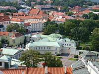 Vilnius: pohľad zo zvonice na prezidentský palác, 7.8.2013 Vilnius