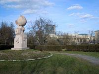 Vilnius: park pri kostole, 2.4.2014 Vilnius