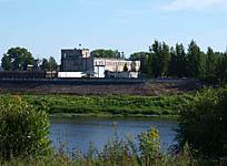 Daugavpils: pevnosť Daugavpils (dnes väznica) na druhom brehu rieky Daugava, 6.8.2013 Daugavpils