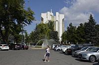 Kišiňov: Preşedinţia Republicii Moldova, Bulevardul Ștefan cel Mare și Sfînt, 31.7.2019 Kisinev