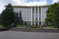 Kišiňov: Parlamentul Republicii Moldova, Bulevardul Ștefan cel Mare și Sfînt, 31.7.2019 Kisinev