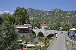 Čierna Hora: Virpazar, rieka Crmnica, 19.8.2021 Cierna Hora