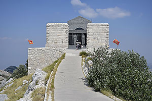 Čierna Hora: Nacionalni Park Lovćen, Jezerski (1657 m), mauzóleum Petara II Petrovića-Njegoša, 20.8.2021 Cierna Hora