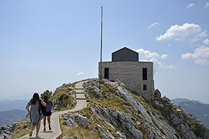 Čierna Hora: Nacionalni Park Lovćen, Jezerski (1657 m), mauzóleum Petara II Petrovića-Njegoša, 20.8.2021 Cierna Hora
