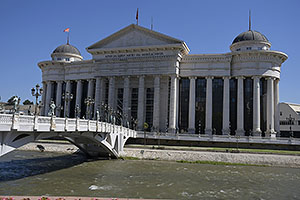 Skopje: Oko, Most civilizácií v Macedónsku, archeologické múzeum, 8.8.2021 Skopje