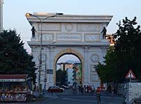 Skopje: Porta Makedonija, 18.8.2012 Skopje