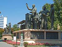 Skopje: pamätník ASNOM - protifašistické zhromaždenie v roku 1944 na ktorom sa rozhodlo o zriadení novodobého Macedónska ako súčasti Juhoslávie, 19.8.2012 Skopje