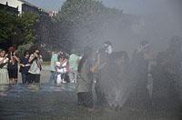 Braga: študentské oslavy Enterro da Gata vo fontáne, 15.5.2019 Braga
