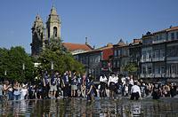 Braga: študentské oslavy Enterro da Gata vo fontáne, 15.5.2019 Braga