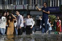Braga: študentské oslavy Enterro da Gata vo fontáne, 15.5.2019 Braga