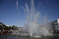 Braga: študentské oslavy Enterro da Gata vo fontáne, 15.5.2019 Braga