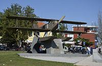 Lisabon: Monument Gago Coutinho e Sacadura Cabral, prvý letecký priechod južného Atlantiku, ktorý v roku 1922 uskutočnili dvaja portugalskí letec Gago Coutinho a Sacadura Cabral, 11.5.2019 Lisabon