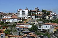 Porto: výhľad z Ponte de Dom Luís I, Paço Episcopal do Porto, 13.5.2019 Porto