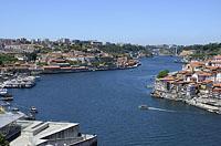 Porto: výhľad z Miradouro da Serra do Pilar, rieka Douro, 13.5.2019 Porto