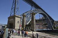 Porto: Ponte de Dom Luís I, pilier pôvodného mosta, Ponte pensil D. Maria II, 13.5.2019 Porto