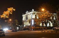 Dnipro: Barykadna ulica a v pozadí Menorah, 14.9.2018 Ukrajina, Dnipro