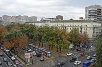 Dnipro: výhľad z nákupného centra Passaž na prospekt Dmitra Javornickeho, 15.9.2018 Ukrajina, Dnipro