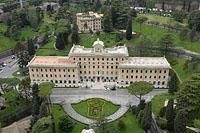 Vatikán: pohľad z Baziliky sv. Petra, Palazzo del Governatorato dello Stato della Citta del Vaticano, 12.4.2018 Vatikan