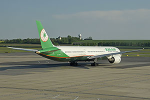 Viedeň: Boeing 787-10 Dreamliner, B-17802, EVA Air, 2.5.2025 dopravny mix