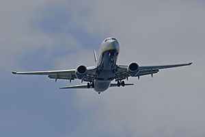 Heraklion: Boeing 737-8AS SP-RKG Ryanair, 27.4.2025 dopravny mix
