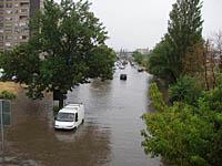 Bulharsko, Stara Zagora: zaplavena ul. Slavianski, 6.8.2007 Bulharsko, Stara Zagora